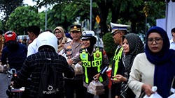 Polantas Menyapa, Satlantas Polres Gresik dan REI Bagi Takjil
